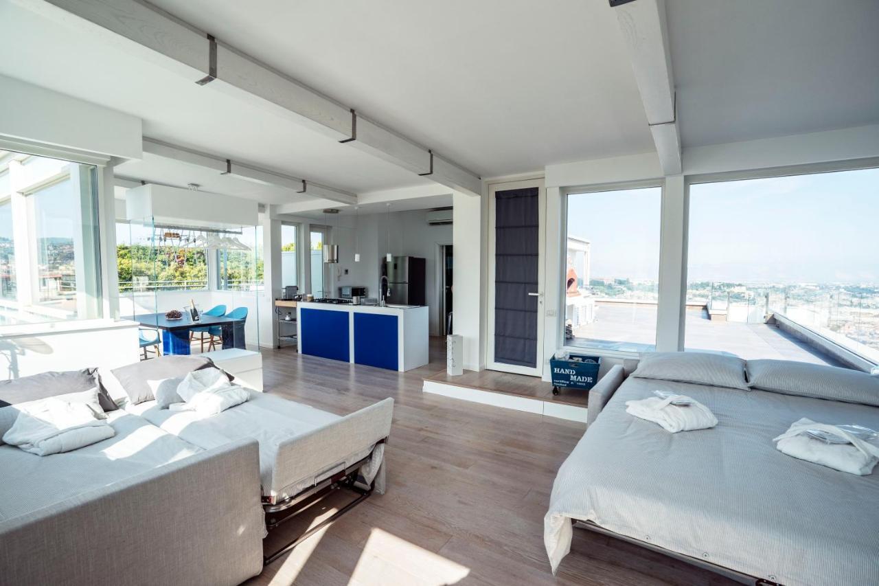 Terrazza Manu - Loft Suspended Over The City-Vomero Наполи Екстериор снимка